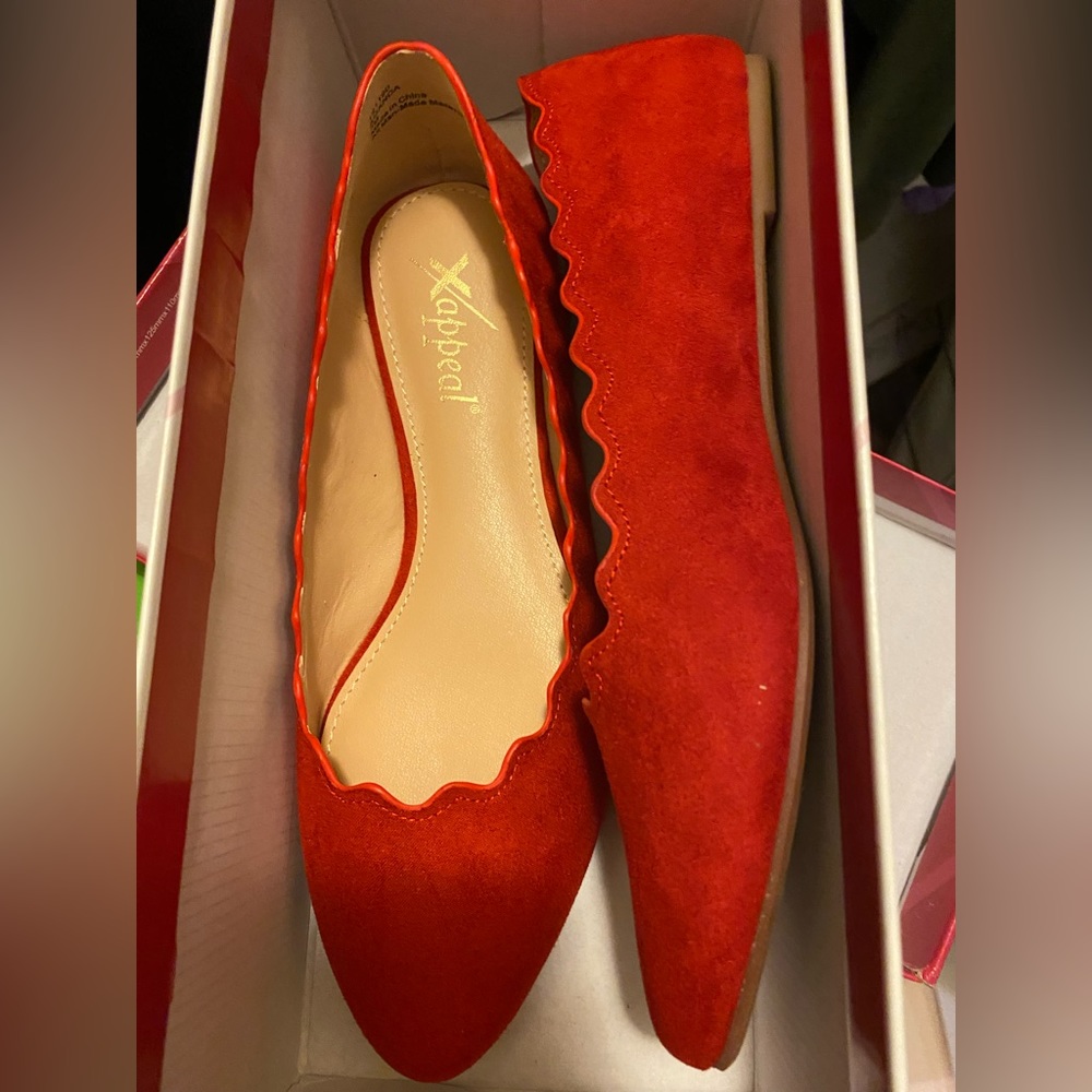 New in box! X appeal red, scalloped edge flats. Never worn!
